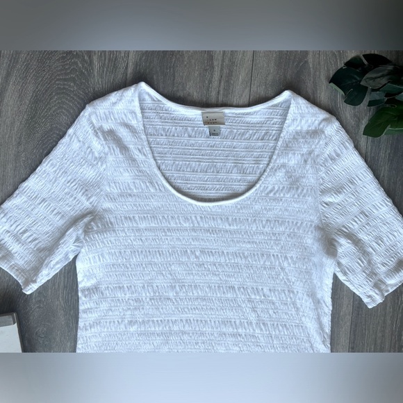 A new day textured smocked round neck basic short sleeve tee size S - Picture 2 of 6